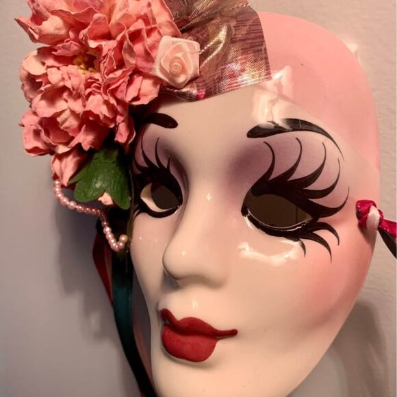 Karen Thomas Stall New Orleans Ceramic Mask -- Mardi Gras Pink Masquerade Decor - Picture 1 of 7
